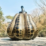 六甲山に展示されている草間彌生さんの「南瓜」　２０１４年（Ｃ）ＹＡＹＯＩ　ＫＵＳＡＭＡ