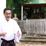 「神社管理運営論ノート」を出版した宮司で法学者の桜井良生さん＝神戸市中央区中尾町