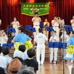 月１回の「金曜コンサート」で演奏する兵庫県警の音楽隊＝６月１９日、神戸市内（県警提供）