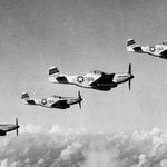 三田空襲を実行したとみられる米軍の戦闘機「Ｐ５１」。硫黄島を拠点にしていた（米国立公文書館蔵）