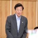 あいさつする指定都市市長会長の久元喜造神戸市長＝東京都千代田区