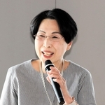 説明会で講演する神戸こども食堂ネットワークの小野田悦子理事長＝アンカー神戸