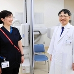 「ごっくん外来」を担当する横山光洋医師（右）と言語聴覚士の安尾友紀子さん＝兵庫県立リハビリテーション中央病院