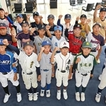 大会に向けて意気込む各チームの主将ら＝神戸市中央区東川崎町１、神戸新聞社本社（撮影・大田将之）