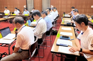 播但連絡道路の管理・運営のあり方を考える有識者会議の第２回会合＝７月３１日、神戸市中央区下山手通４、兵庫県公社館