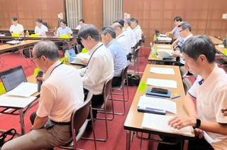 播但連絡道路の管理・運営のあり方を考える有識者会議の第２回会合＝７月３１日、神戸市中央区下山手通４、兵庫県公社館