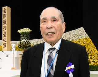 全国戦没者追悼式に参列した徳田保幸さん＝１５日午前、東京都千代田区、日本武道館