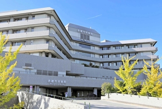 赤穂市民病院＝２０２５年１０月、赤穂市中広