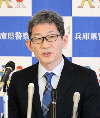 離任の記者会見に臨んだ兵庫県警の小西康弘本部長＝県警本部（撮影・森下陽介）
