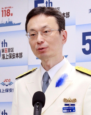 第５管区海上保安本部長に着任し、抱負を述べる高橋徹氏＝神戸市中央区波止場町