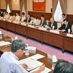 海外在住ランナーの応募者数などが報告された神戸マラソン実行委員会の総会＝４日午後、兵庫県公館