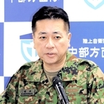 陸上自衛隊中部方面総監に着任し、会見で決意を語る松永浩二陸将＝伊丹駐屯地