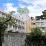 兵庫医科大への事業承継が決まった三好病院＝７日午後、西宮市甲子園口北町