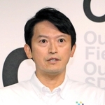 定例会見で話す兵庫県の斎藤元彦知事＝１９日午後、県庁