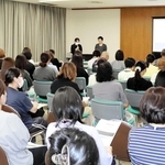 会計年度任用職員らを対象とした赤穂市の再就職支援説明会＝７月２９日、赤穂市役所