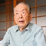 姫路空襲で祖父母を亡くした黒田権大さん。自らの体験を30年以上語り続けている＝姫路市内