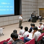 スムーズな大会運営の協力を呼びかける神戸市中学校体育連盟の担当者＝神戸市総合教育センター