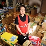 避難所運営の課題を語る熊本ＹＭＣＡの丸目陽子さん＝熊本県八代市鏡町内田、鏡コミュニティセンター（撮影・吉田敦史）