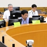 ドクターヘリの運航状況などについて兵庫県の担当者と関係機関が情報を共有した会議＝２８日午前、県庁