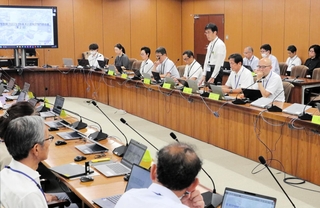 兵庫県庁舎の建て替えについて議論が交わされた検討会議＝１日午前、県庁