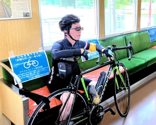 神戸電鉄粟生線で実施するサイクルトレインの乗車イメージ（同社提供）