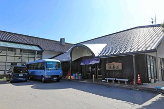 県が民間に売却することを決めた「浜坂温泉保養荘」＝新温泉町浜坂