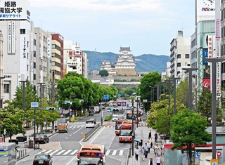 大天守に合わせた高さのビルが並ぶ姫路市街＝ＪＲ姫路駅（撮影・中西幸大）