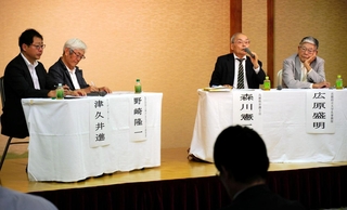 近畿災害対策まちづくり支援機構の設立の歩みを振り返る登壇者たち＝神戸市中央区多聞通３