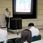 ストレスチェックとメンタルヘルス対策について学んだ説明会＝神戸市中央区東川崎町１、神戸クリスタルタワー