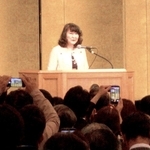自民党兵庫県連の政経文化セミナーであいさつする片山さつき財務大臣＝５日午後、神戸市中央区港島中町６