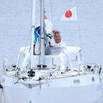 小型ヨットでの単独無寄港太平洋横断を世界最高齢で達成し、帰港した堀江謙一さん＝２０２２年６月５日午後、新西宮ヨットハーバー
