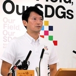 定例会見で話す兵庫県の斎藤元彦知事＝１６日午後、県庁