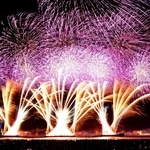 秋の夜空を彩る花火＝２０日夜、姫路市飾磨区細江（撮影・中西幸大）