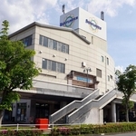 神戸電鉄フラワータウン駅前の商業ビル「サンフラワーショッピングセンター」＝三田市弥生が丘１