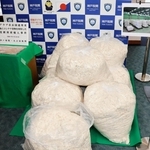 押収された覚醒剤を染み込ませた状態の綿＝神戸税関