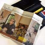 村山富市元首相が財布に忍ばせていた神戸新聞紙面の切り抜き。写真には村山元首相と、阪神・淡路大震災の対応に当たった当時の貝原俊民兵庫県知事、笹山幸俊神戸市長が写っていた（大分合同新聞社提供）
