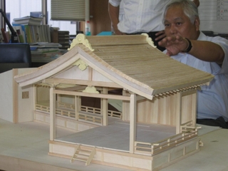 ２００７年に移動式能舞台の整備が発表された際、披露された模型＝明石市役所