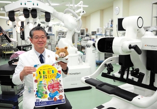 国産初の手術支援ロボットなど「最先端医療を体験して」と話す黒田良祐病院長＝神戸市兵庫区荒田町２、神戸大学地域医療活性化センター