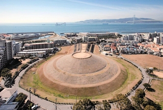 五色塚古墳（神戸市提供）