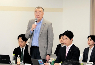 １１月から兵庫維新の会代表に就任する日本維新の会の井上英孝選挙対策委員長＝２５日午後、神戸市中央区八幡通４
