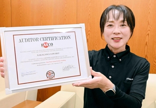 日本人初のアニマルウェルフェア監査人に認定された中川佐和子さん＝姫路市東郷町、和牛マスター食肉センター