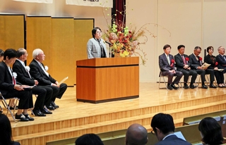 創基１００周年・開学３０周年を祝う記念式典＝神戸市看護大学