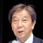 最先端のがん研究について、自身のキャリアを振り返りつつ説明する中村祐輔さん＝神戸新聞松方ホール