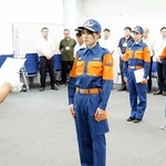 宍粟市消防団初の女性団員となった４人に対する辞令交付式＝宍粟市中広瀬、宍粟市役所（撮影・成　将希）
