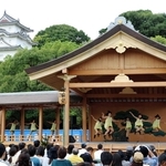 ２０１７年、ダンス公演で使われた移動式能舞台＝県立明石公園