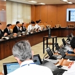 ＰＨＰ問題を受けて、対応状況や今後の対策が議論された緊急幹部会議＝２３日午後、神戸市中央区、兵庫県庁