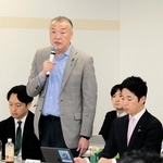 １１月から兵庫維新の会代表に就任する日本維新の会の井上英孝選挙対策委員長＝２５日午後、神戸市中央区八幡通４