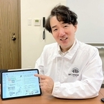 「文字が苦手でも音声なら理解できる子どもたちにアプリを届けたい」と話す森分啓太さん＝神戸市中央区、起業プラザひょうご