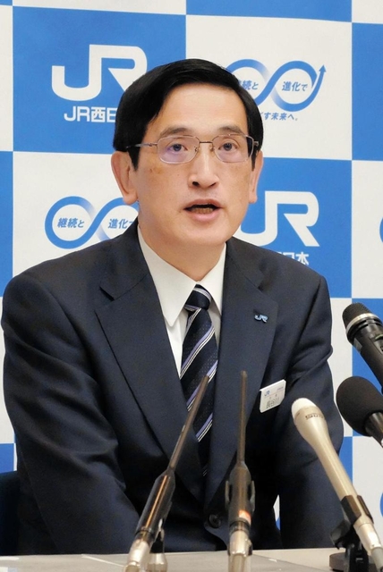 ＪＲ西日本の社長に就任し会見する長谷川一明氏＝２日午前、大阪市北区