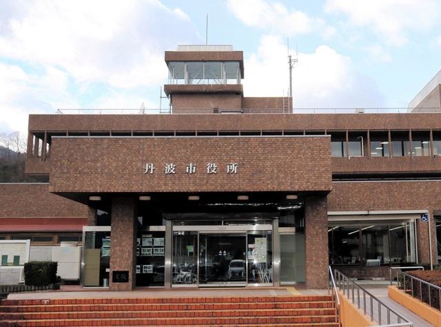 丹波市役所＝丹波市氷上町成松